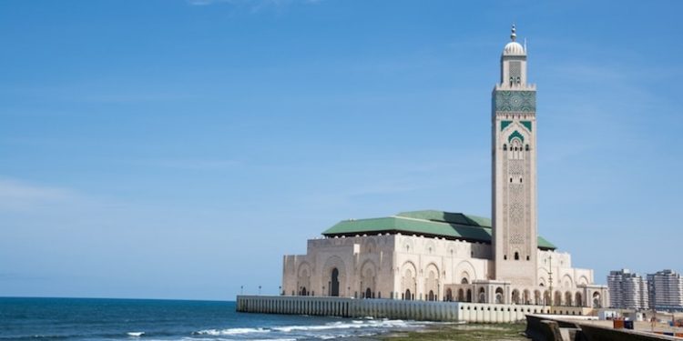 Im Schatten einer prachtvollen Moschee Im Schatten einer prachtvollen Moschee